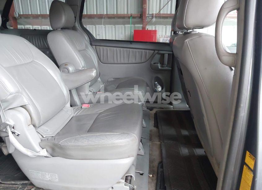 Photo 8 of 2010 Toyota Sienna XLE (VIN 5TDDK4CC5AS030134)