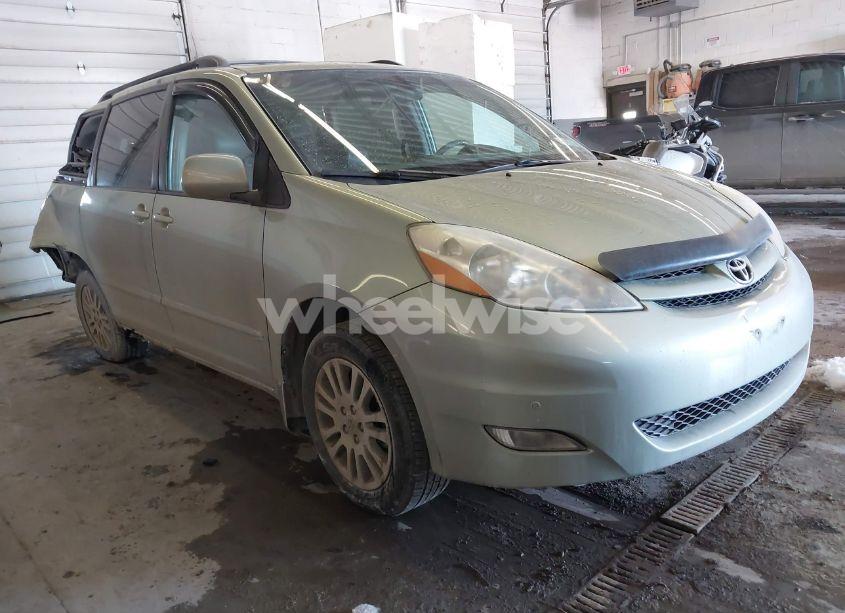 2010 Toyota Sienna XLE (VIN 5TDDK4CC5AS032384) main photo