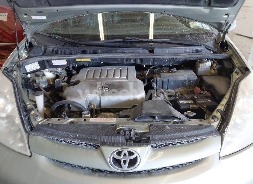 Photo 10 of 2010 Toyota Sienna XLE (VIN 5TDDK4CC5AS032384)