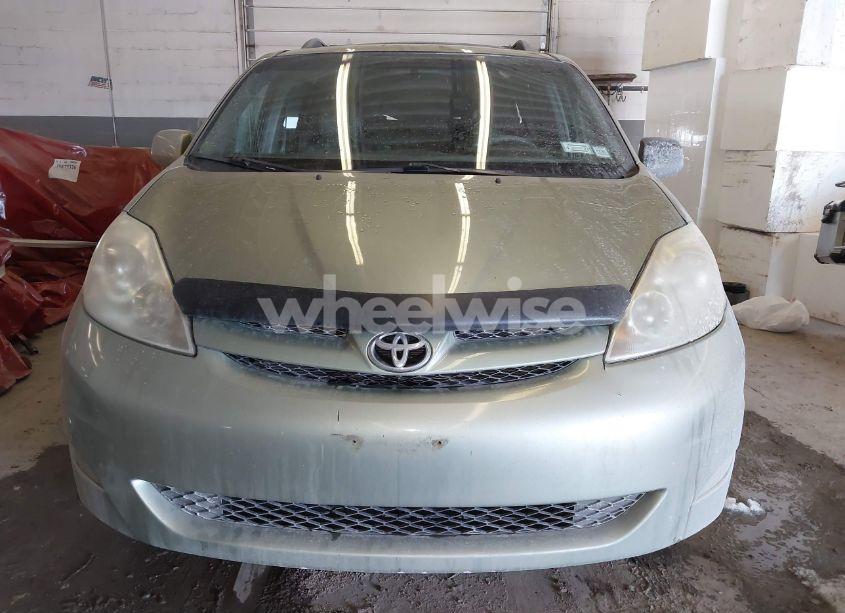 Photo 12 of 2010 Toyota Sienna XLE (VIN 5TDDK4CC5AS032384)