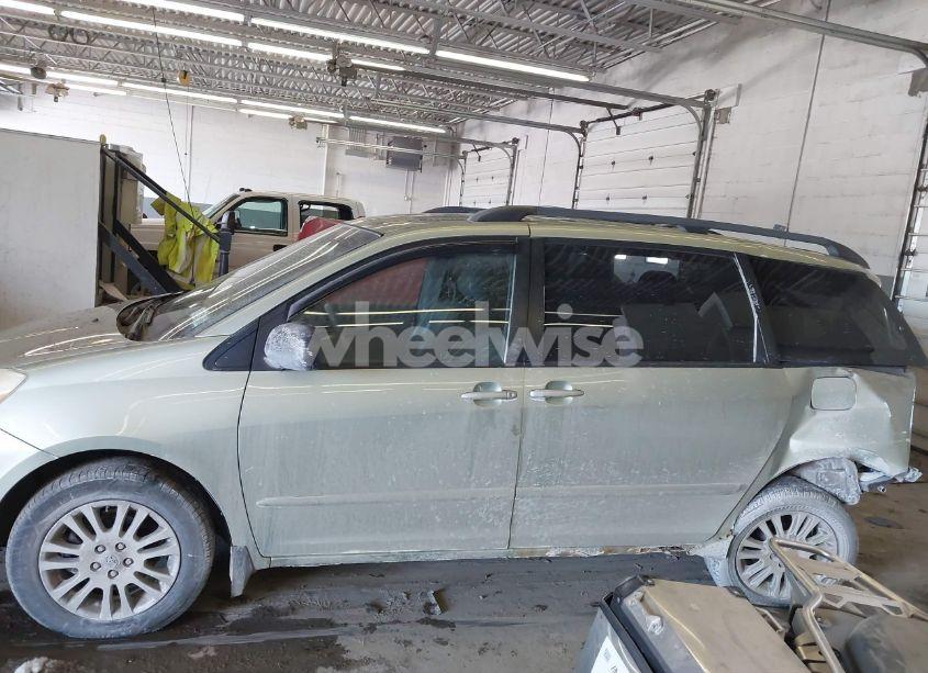 Photo 14 of 2010 Toyota Sienna XLE (VIN 5TDDK4CC5AS032384)