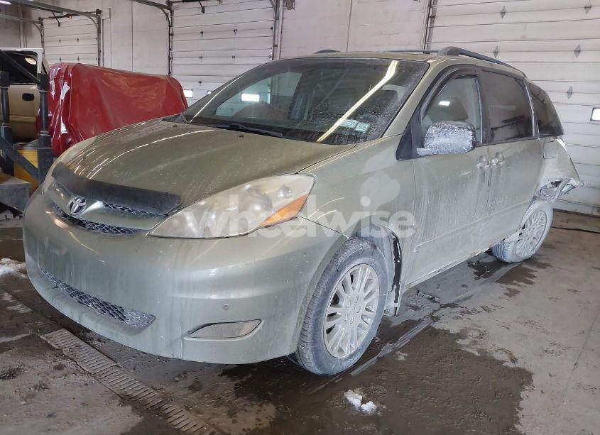 Photo 2 of 2010 Toyota Sienna XLE (VIN 5TDDK4CC5AS032384)