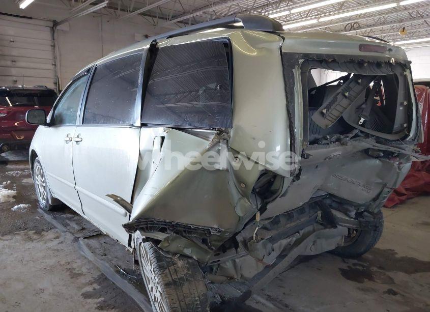 Photo 3 of 2010 Toyota Sienna XLE (VIN 5TDDK4CC5AS032384)