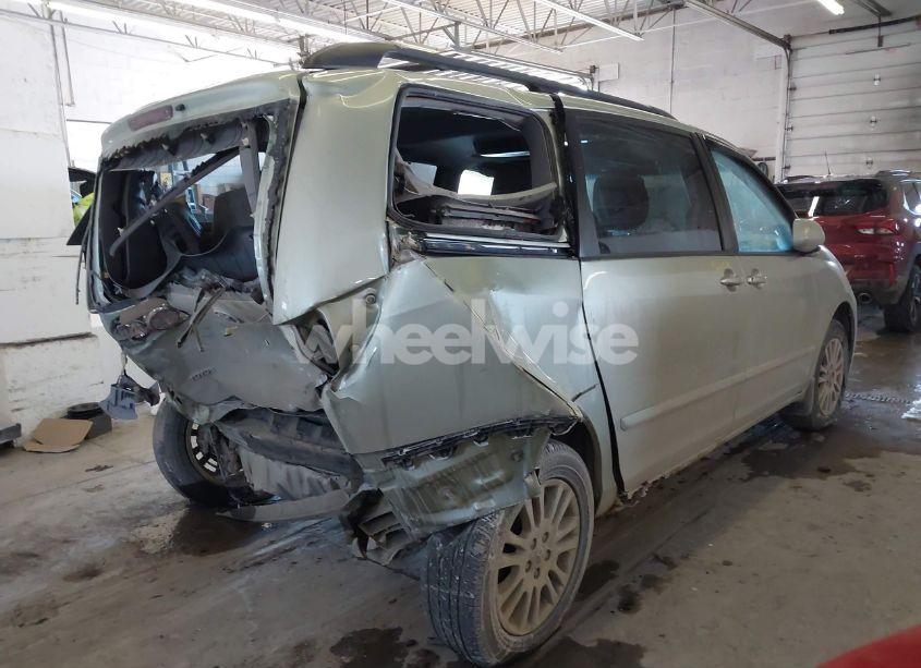 Photo 4 of 2010 Toyota Sienna XLE (VIN 5TDDK4CC5AS032384)