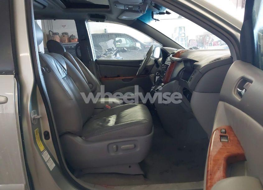 Photo 5 of 2010 Toyota Sienna XLE (VIN 5TDDK4CC5AS032384)