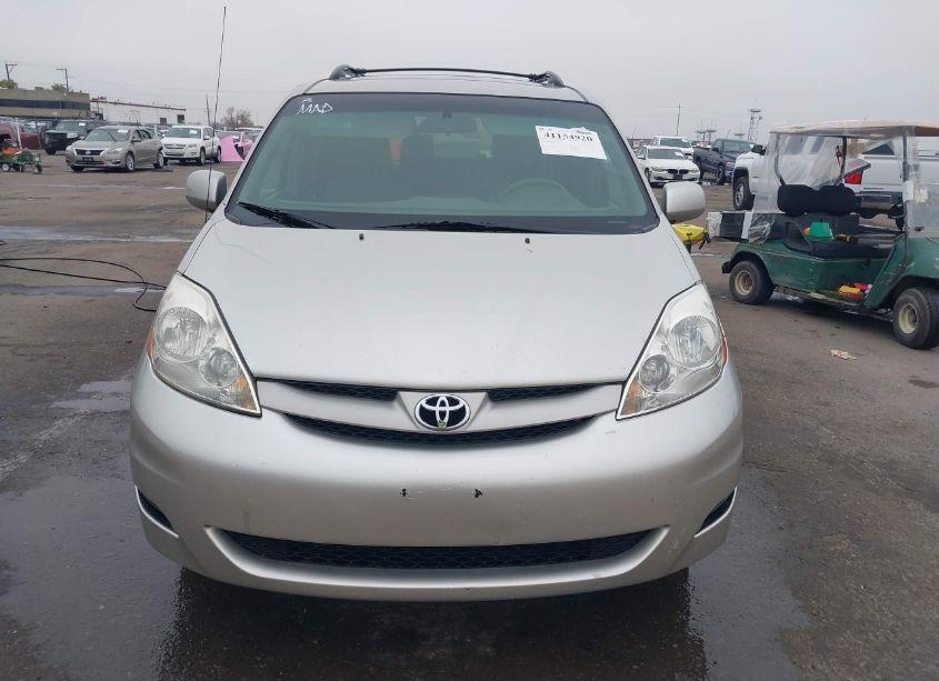 Photo 12 of 2010 Toyota Sienna XLE (VIN 5TDDK4CC6AS032359)