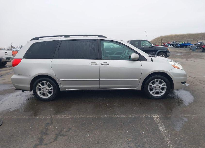 Photo 13 of 2010 Toyota Sienna XLE (VIN 5TDDK4CC6AS032359)