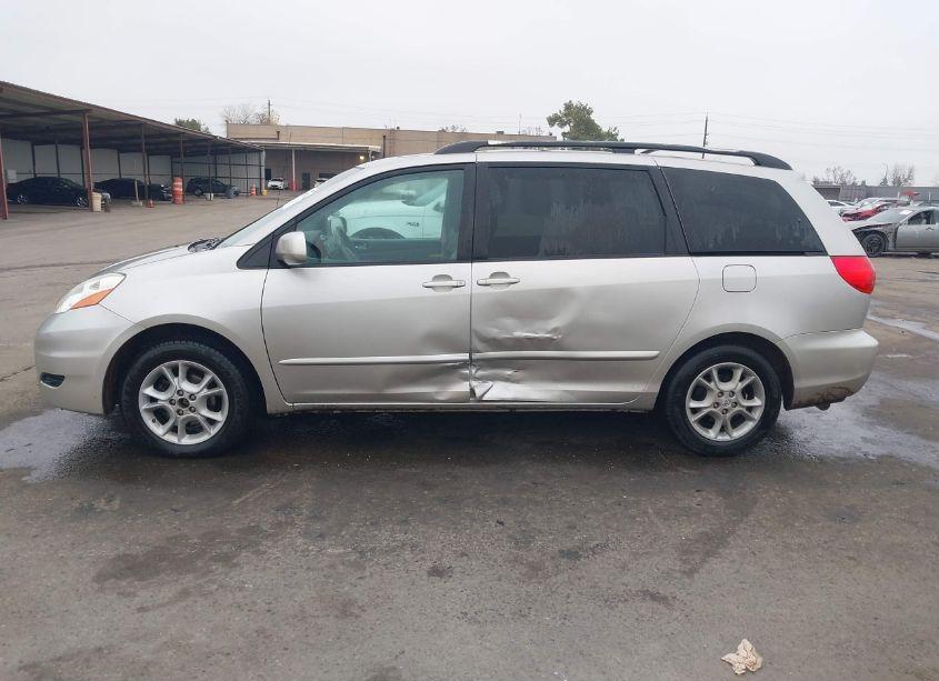 Photo 14 of 2010 Toyota Sienna XLE (VIN 5TDDK4CC6AS032359)