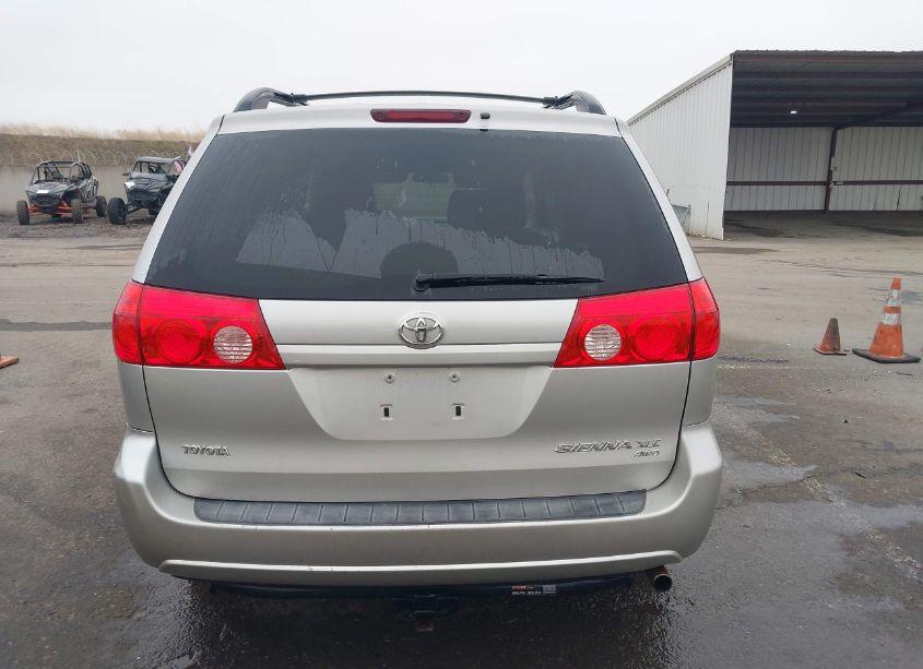 Photo 16 of 2010 Toyota Sienna XLE (VIN 5TDDK4CC6AS032359)