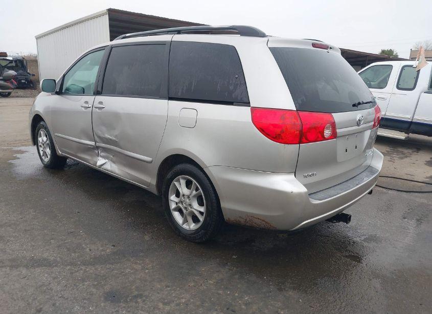 Photo 3 of 2010 Toyota Sienna XLE (VIN 5TDDK4CC6AS032359)