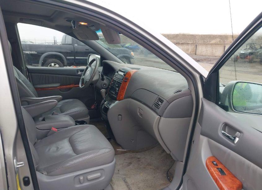Photo 5 of 2010 Toyota Sienna XLE (VIN 5TDDK4CC6AS032359)