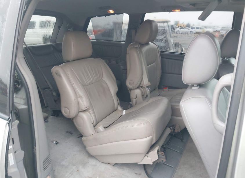 Photo 8 of 2010 Toyota Sienna XLE (VIN 5TDDK4CC6AS032359)
