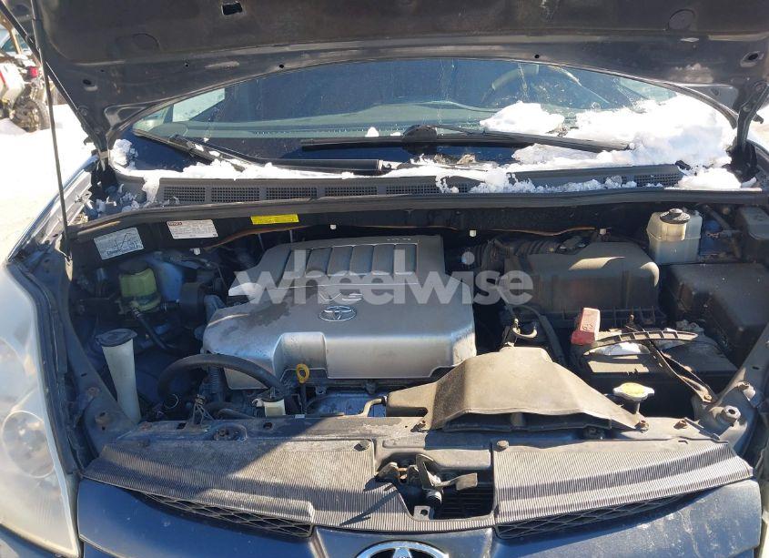 Photo 10 of 2010 Toyota Sienna XLE (VIN 5TDDK4CC9AS028449)