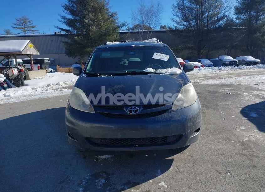 Photo 12 of 2010 Toyota Sienna XLE (VIN 5TDDK4CC9AS028449)