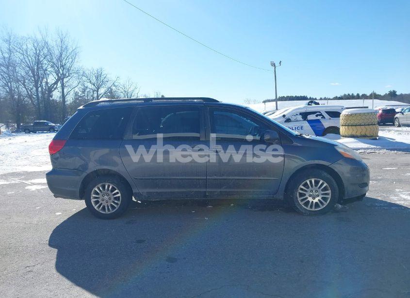 Photo 13 of 2010 Toyota Sienna XLE (VIN 5TDDK4CC9AS028449)
