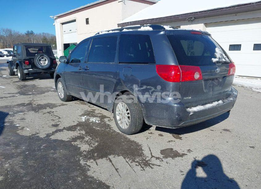 Photo 3 of 2010 Toyota Sienna XLE (VIN 5TDDK4CC9AS028449)