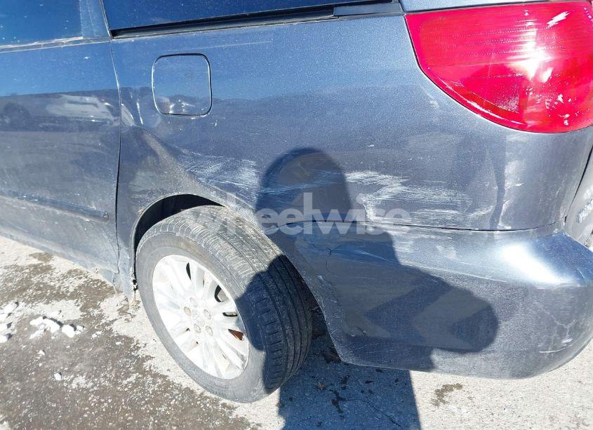 Photo 6 of 2010 Toyota Sienna XLE (VIN 5TDDK4CC9AS028449)