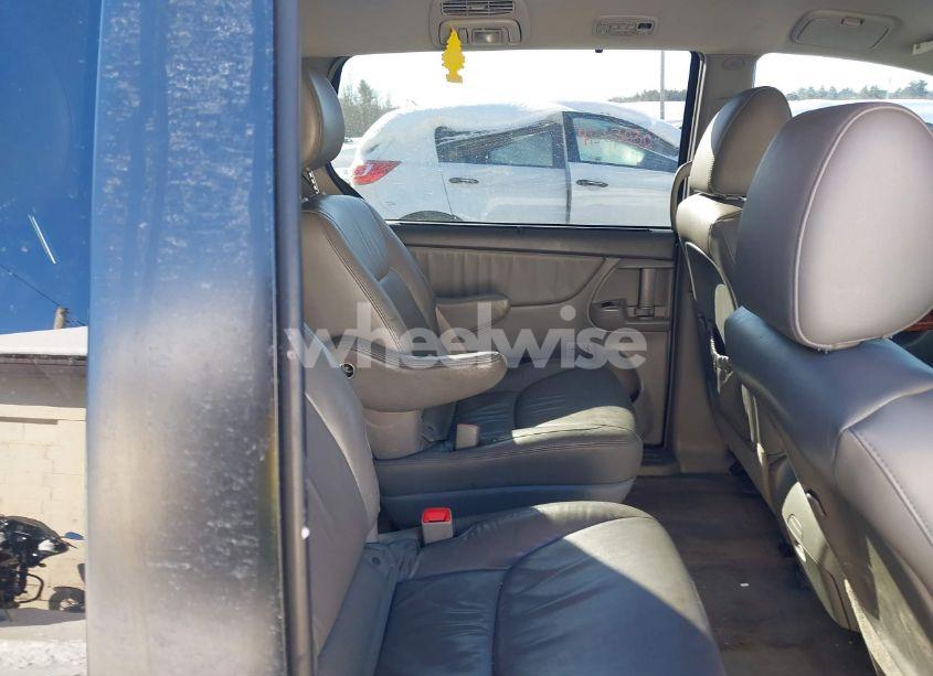 Photo 8 of 2010 Toyota Sienna XLE (VIN 5TDDK4CC9AS028449)