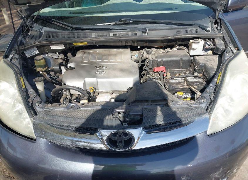 Photo 10 of 2010 Toyota Sienna LIMITED (VIN 5TDDK4CC9AS031335)