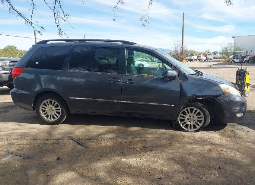 Photo 13 of 2010 Toyota Sienna LIMITED (VIN 5TDDK4CC9AS031335)