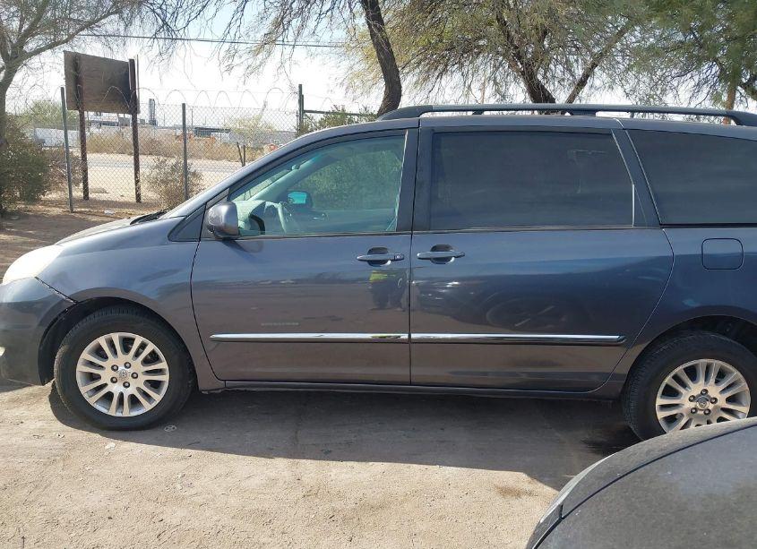 Photo 14 of 2010 Toyota Sienna LIMITED (VIN 5TDDK4CC9AS031335)