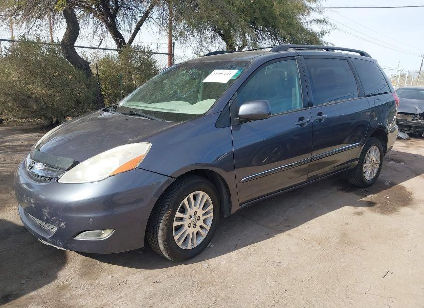 Photo 2 of 2010 Toyota Sienna LIMITED (VIN 5TDDK4CC9AS031335)
