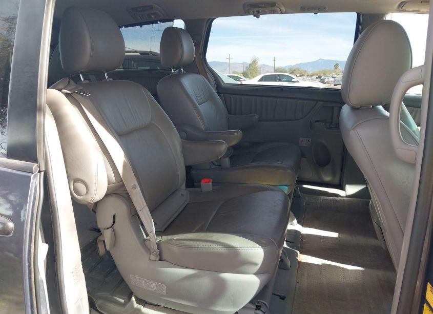 Photo 8 of 2010 Toyota Sienna LIMITED (VIN 5TDDK4CC9AS031335)