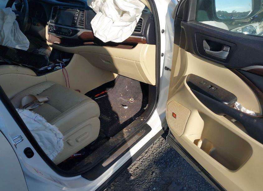 Photo 5 of 2014 Toyota Highlander LIMITED V6 (VIN 5TDDKRFH0ES066646)