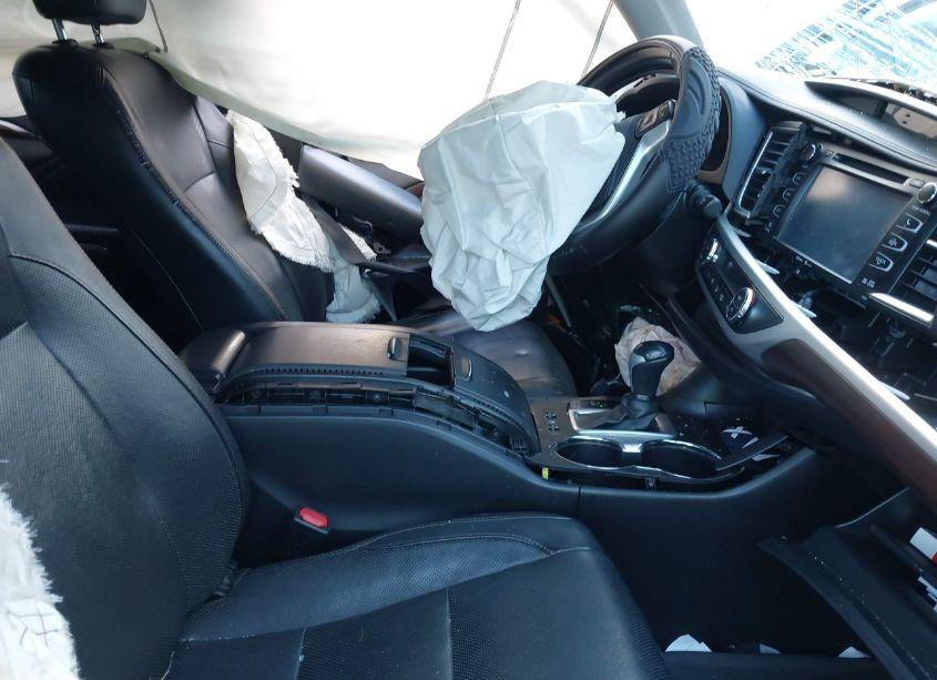 Photo 5 of 2015 Toyota Highlander LIMITED V6 (VIN 5TDDKRFH0FS099437)