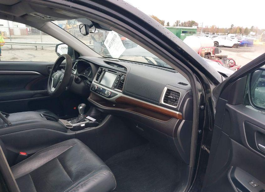 Photo 5 of 2015 Toyota Highlander LIMITED PLATINUM V6 (VIN 5TDDKRFH0FS166764)