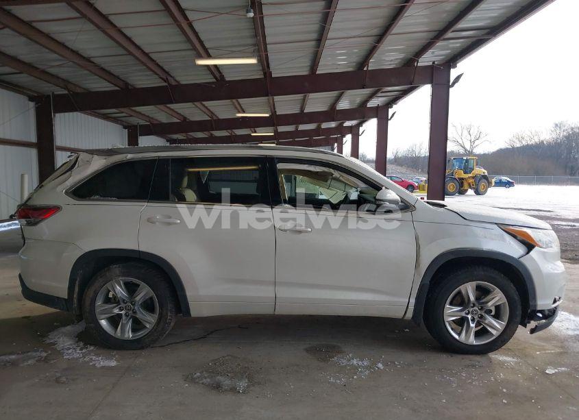 Photo 13 of 2016 Toyota Highlander LIMITED V6 (VIN 5TDDKRFH0GS242419)