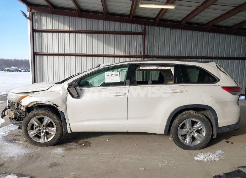 Photo 14 of 2016 Toyota Highlander LIMITED V6 (VIN 5TDDKRFH0GS242419)