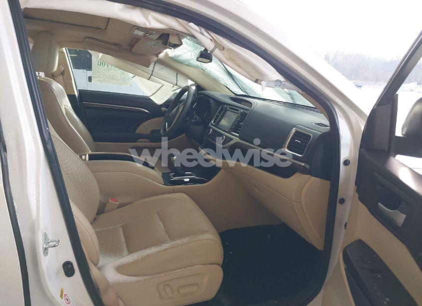 Photo 5 of 2016 Toyota Highlander LIMITED V6 (VIN 5TDDKRFH0GS242419)