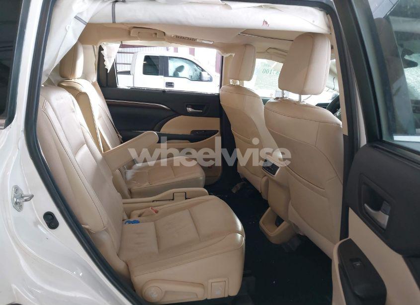 Photo 8 of 2016 Toyota Highlander LIMITED V6 (VIN 5TDDKRFH0GS242419)