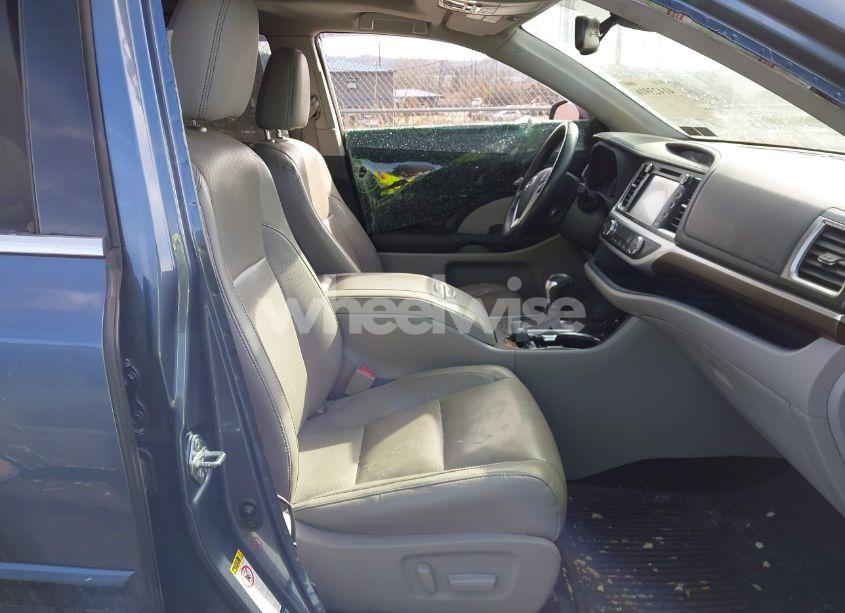 Photo 5 of 2015 Toyota Highlander LIMITED PLATINUM V6 (VIN 5TDDKRFH1FS141582)