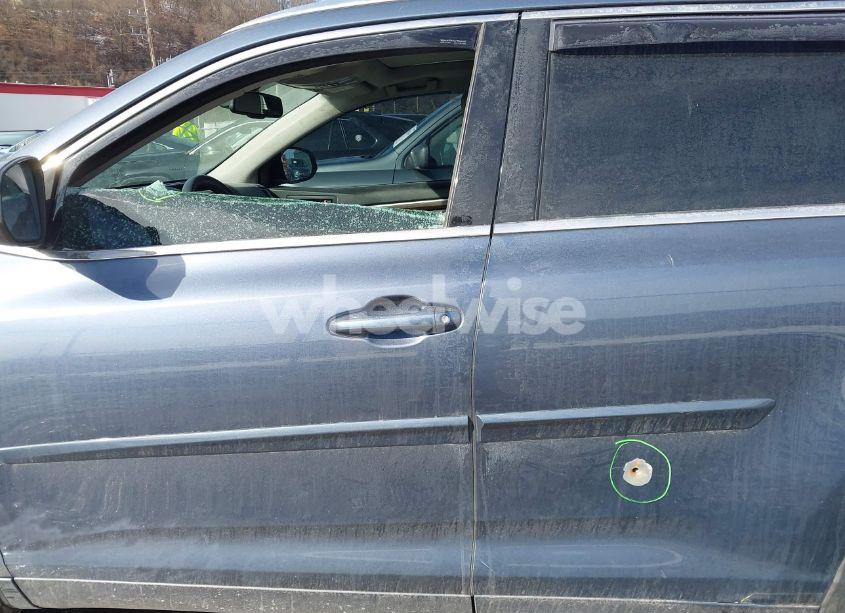 Photo 6 of 2015 Toyota Highlander LIMITED PLATINUM V6 (VIN 5TDDKRFH1FS141582)