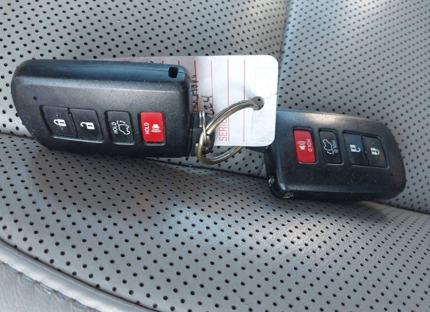 Photo 11 of 2015 Toyota Highlander LIMITED V6 (VIN 5TDDKRFH1FS214224)