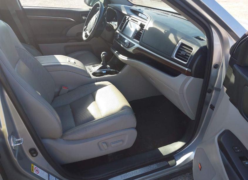 Photo 5 of 2015 Toyota Highlander LIMITED V6 (VIN 5TDDKRFH1FS214224)