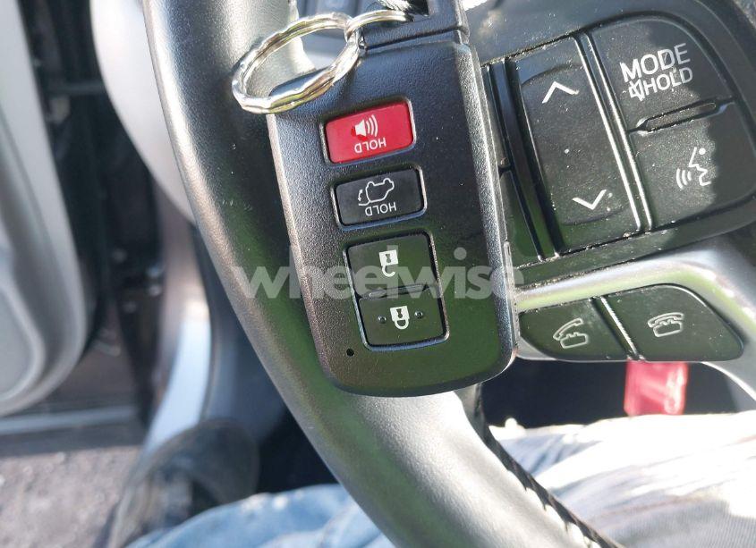 Photo 11 of 2016 Toyota Highlander LIMITED V6 (VIN 5TDDKRFH1GS250755)