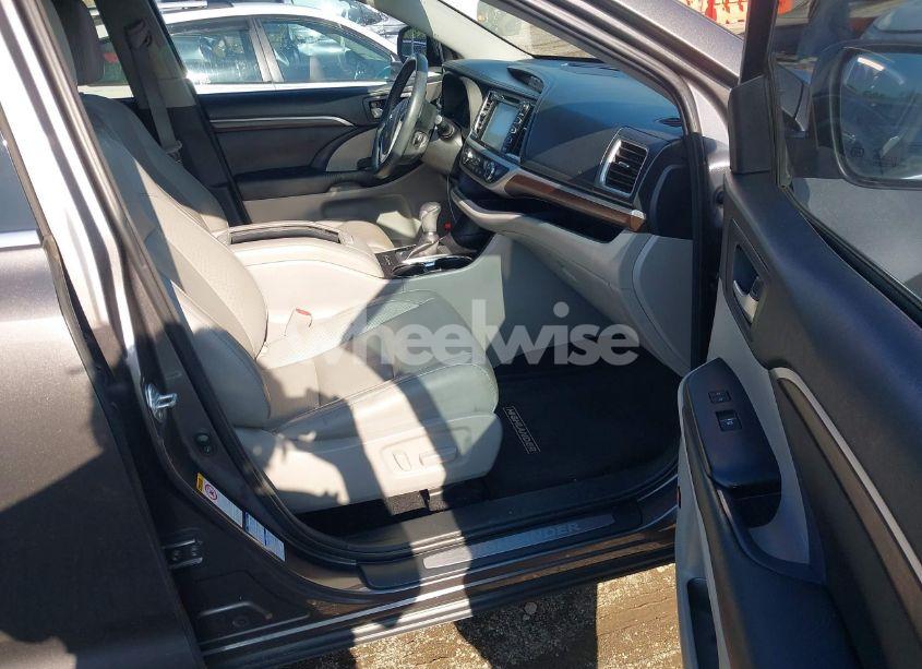 Photo 5 of 2016 Toyota Highlander LIMITED V6 (VIN 5TDDKRFH1GS250755)