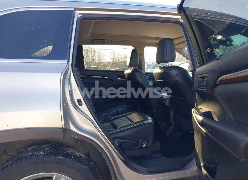 Photo 8 of 2016 Toyota Highlander LIMITED PLATINUM V6 (VIN 5TDDKRFH1GS282301)