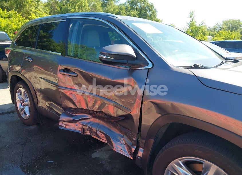 Photo 6 of 2016 Toyota Highlander LIMITED PLATINUM V6 (VIN 5TDDKRFH1GS294383)