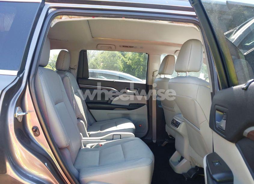 Photo 8 of 2016 Toyota Highlander LIMITED PLATINUM V6 (VIN 5TDDKRFH1GS294383)