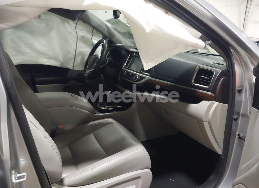 Photo 5 of 2016 Toyota Highlander LIMITED V6 (VIN 5TDDKRFH1GS332436)