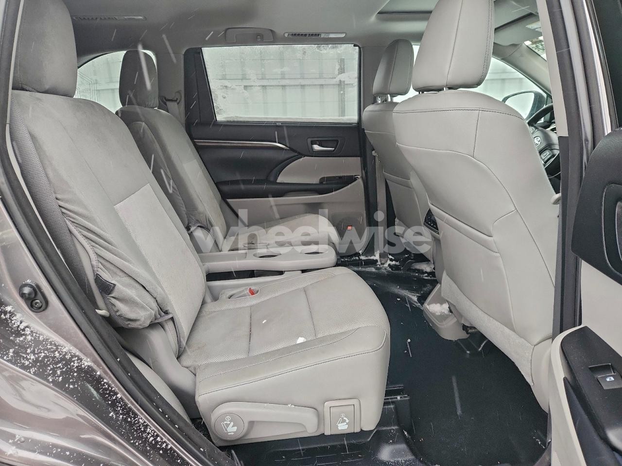 Photo 11 of 2014 TOYOTA HIGHLANDER LIMITED (VIN 5TDDKRFH2ES042090)