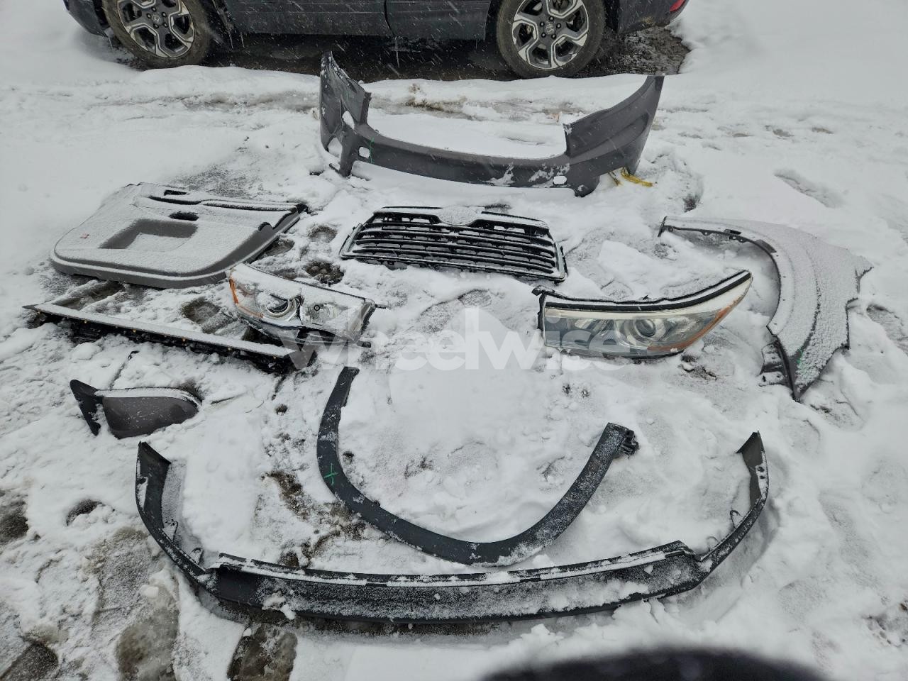 Photo 13 of 2014 TOYOTA HIGHLANDER LIMITED (VIN 5TDDKRFH2ES042090)