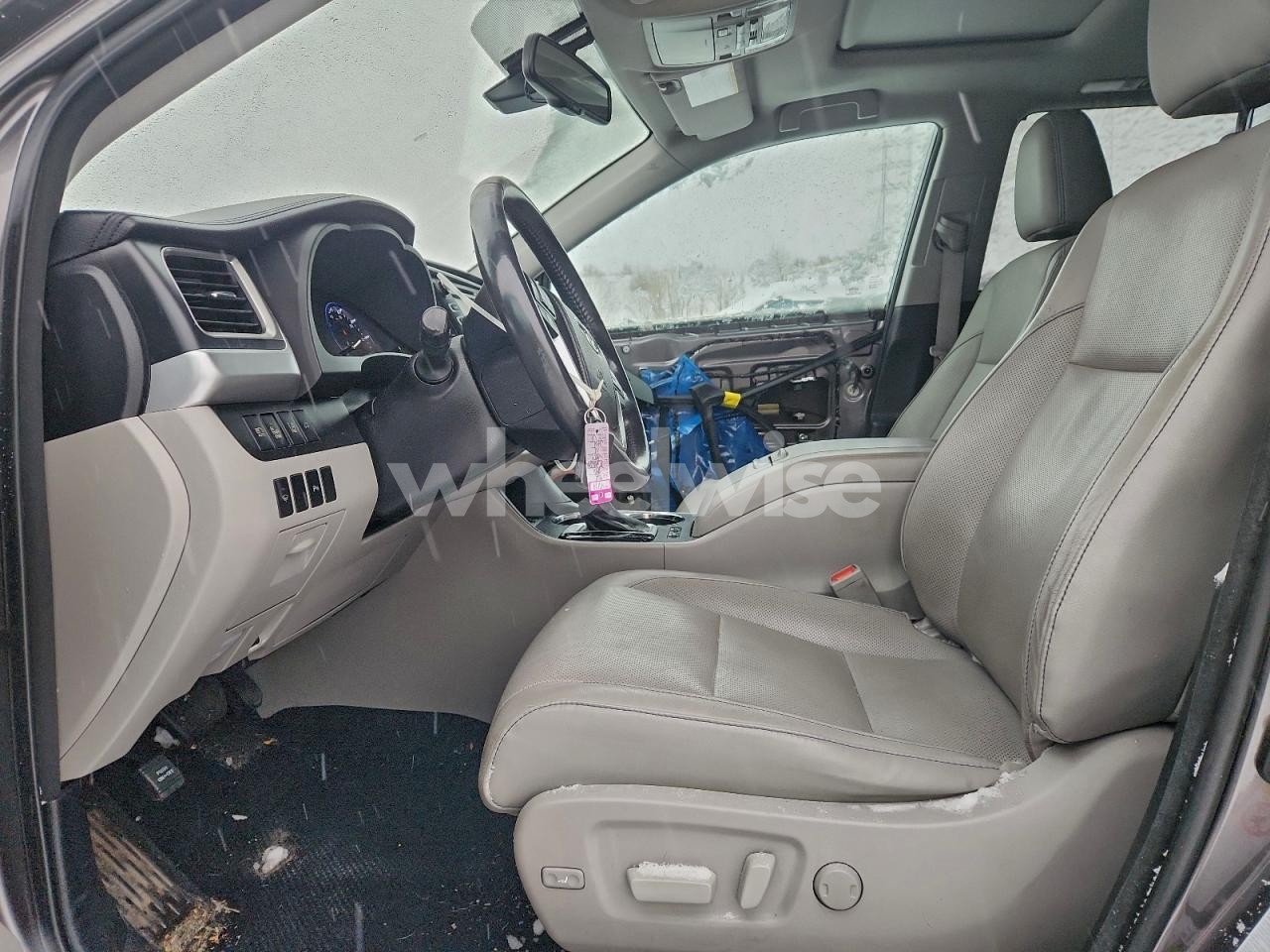 Photo 7 of 2014 TOYOTA HIGHLANDER LIMITED (VIN 5TDDKRFH2ES042090)