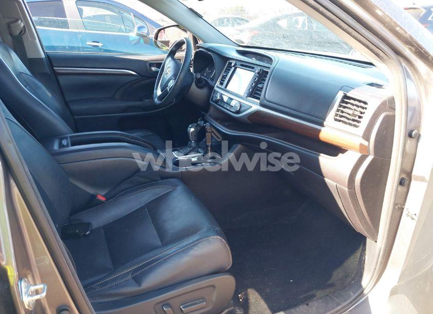 Photo 5 of 2016 Toyota Highlander LIMITED V6 (VIN 5TDDKRFH2GS246780)