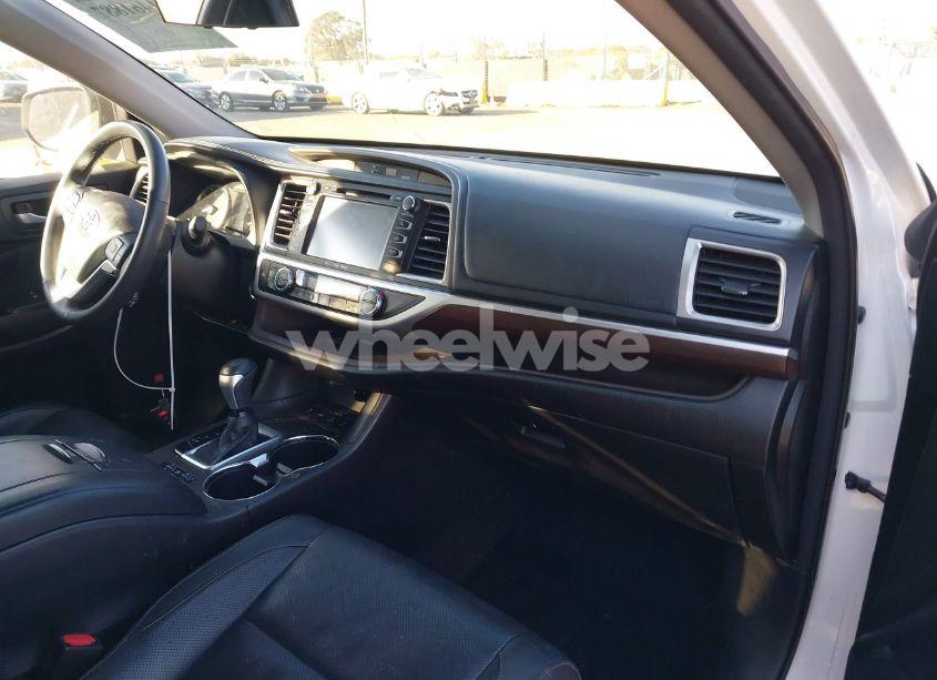 Photo 5 of 2016 Toyota Highlander LIMITED V6 (VIN 5TDDKRFH2GS304385)