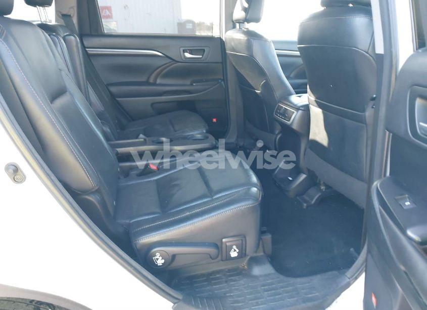 Photo 8 of 2016 Toyota Highlander LIMITED V6 (VIN 5TDDKRFH2GS304385)